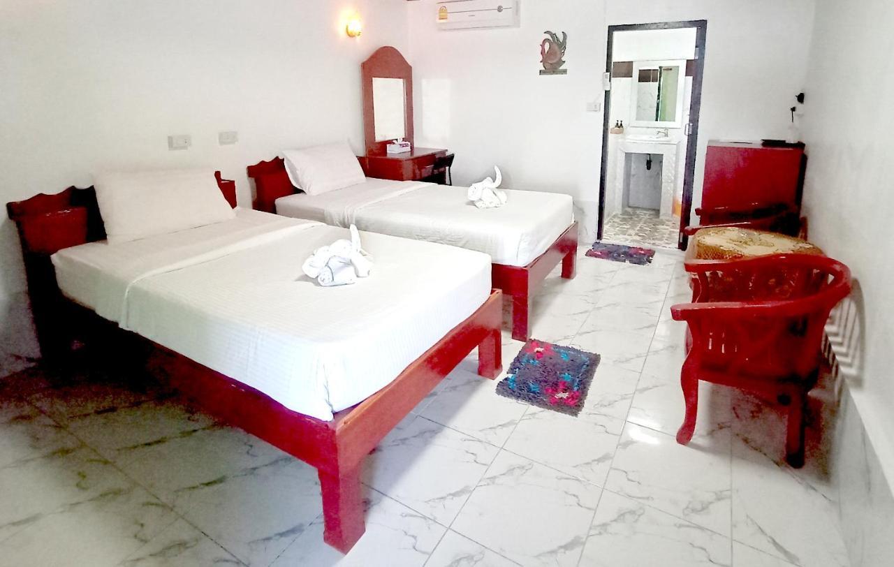 Out! A Radically Inclusive Beach Hostel By Wild & Wandering Haad Rin Cameră foto